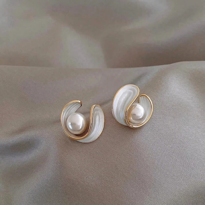 ラグジュアリー ホワイトオパールゴールドピアス