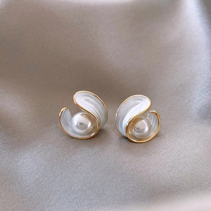 ラグジュアリー ホワイトオパールゴールドピアス