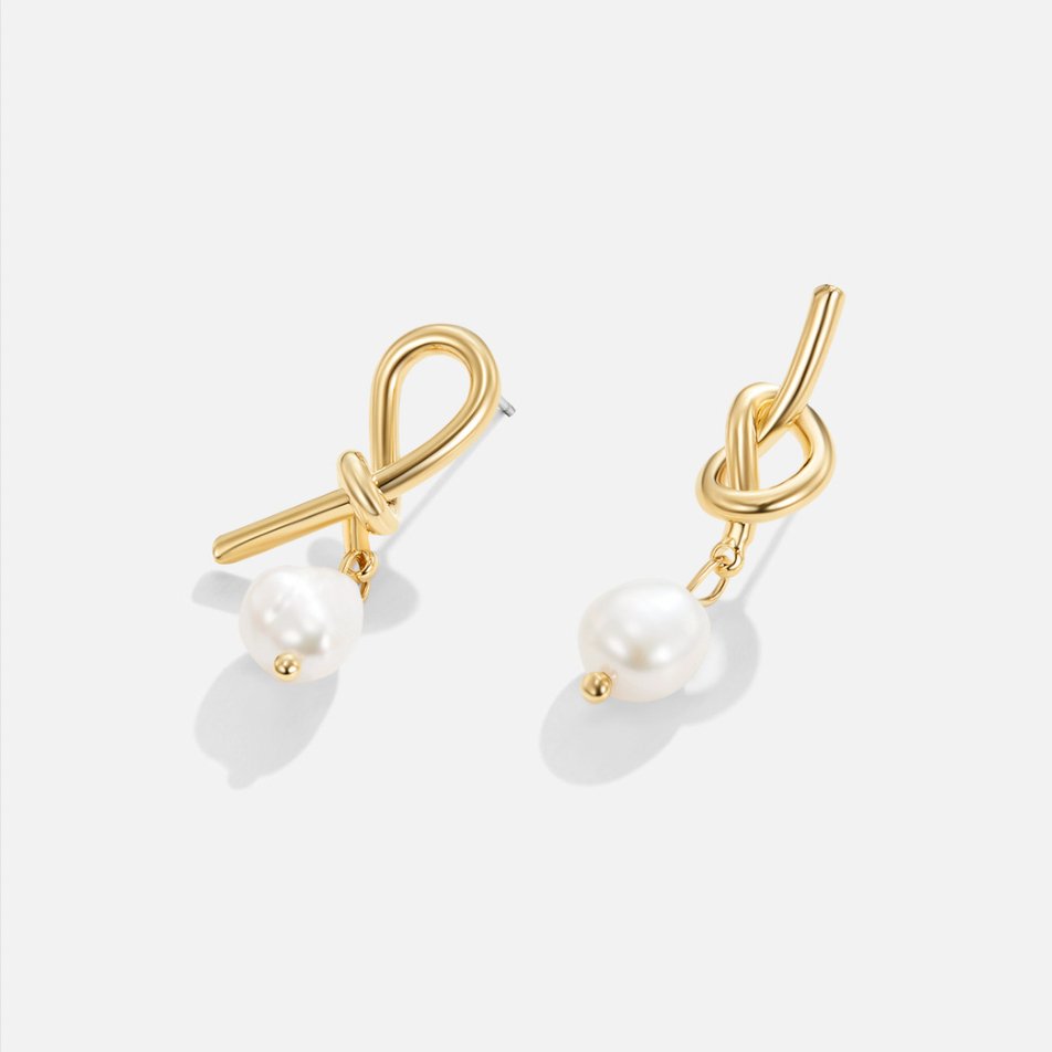 ノット ゴールド&フレッシュウォーターパールピアス