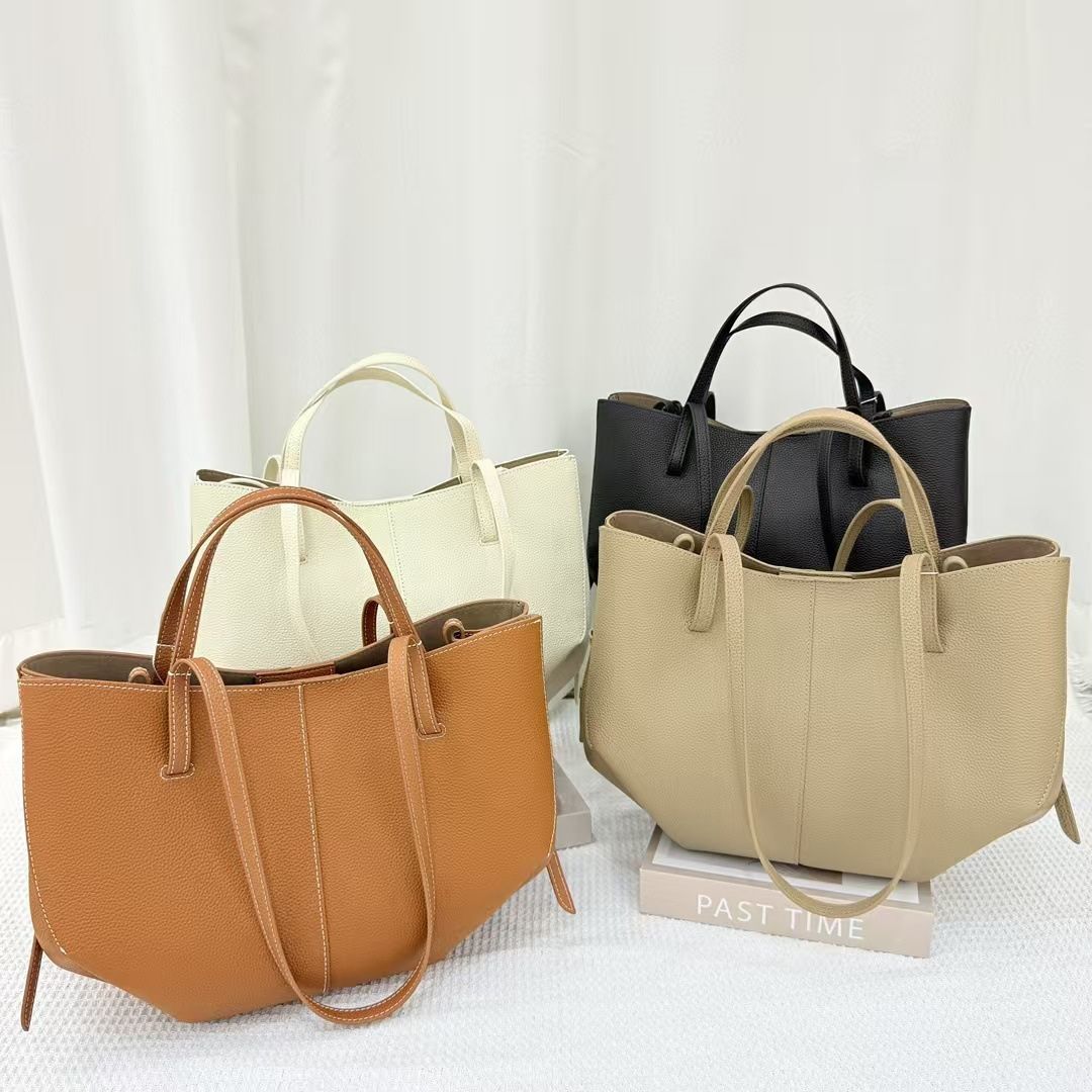 Noir Éminence Handbag