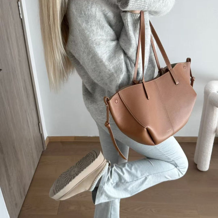 Noir Éminence Handbag